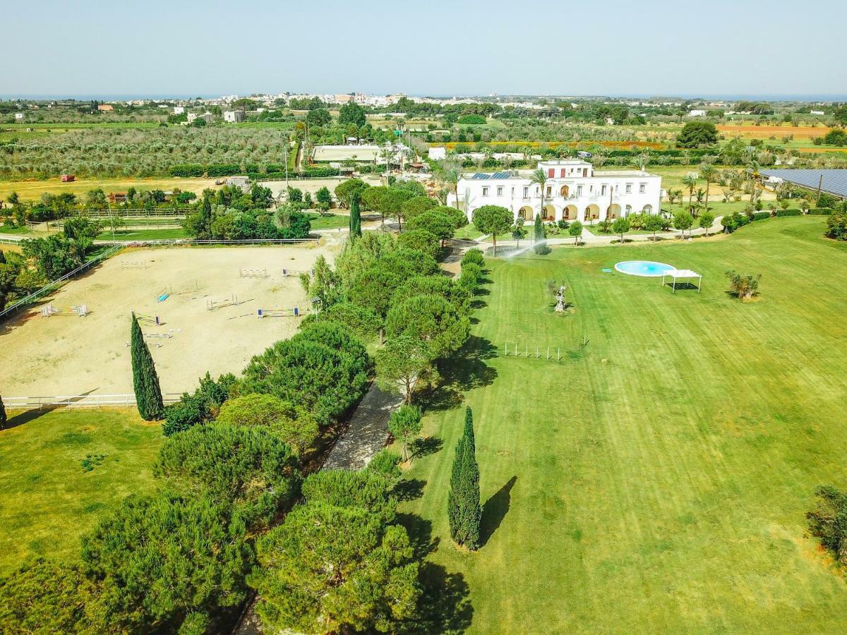 Amaregold Tenuta La Baronessa Resort トゥーリエ エクステリア 写真